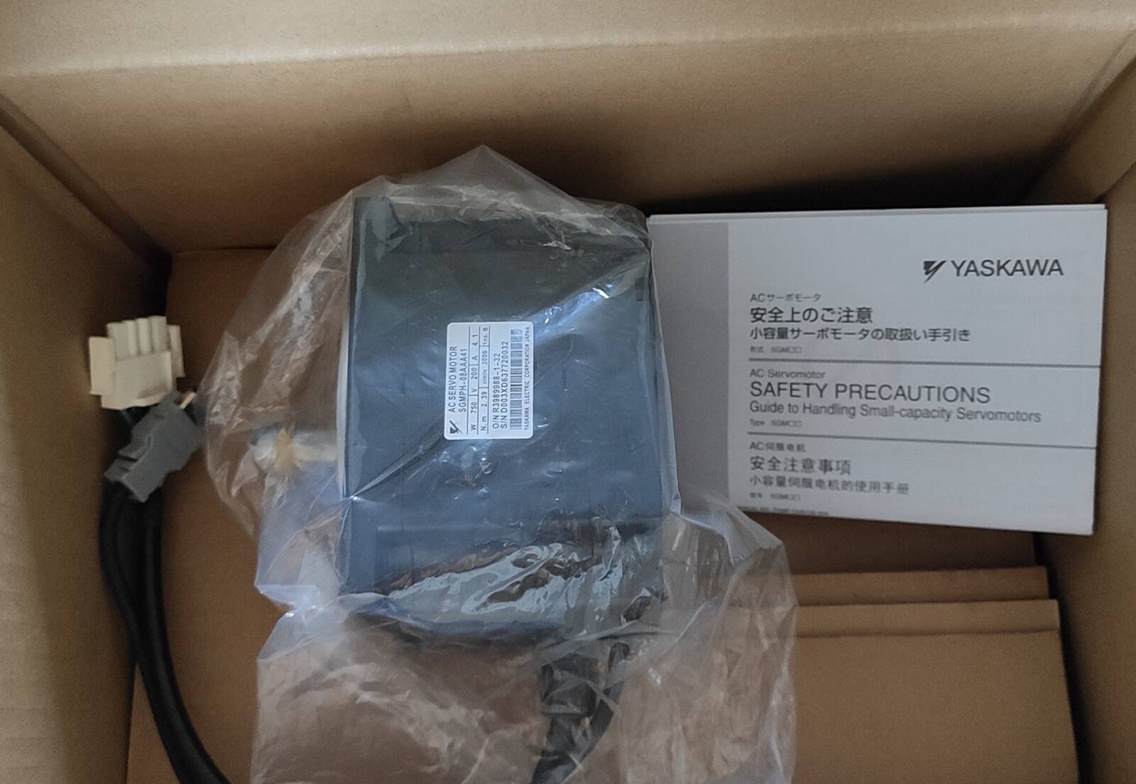NEW YASKAWA SGMPH-08AAA41 Servo Motor