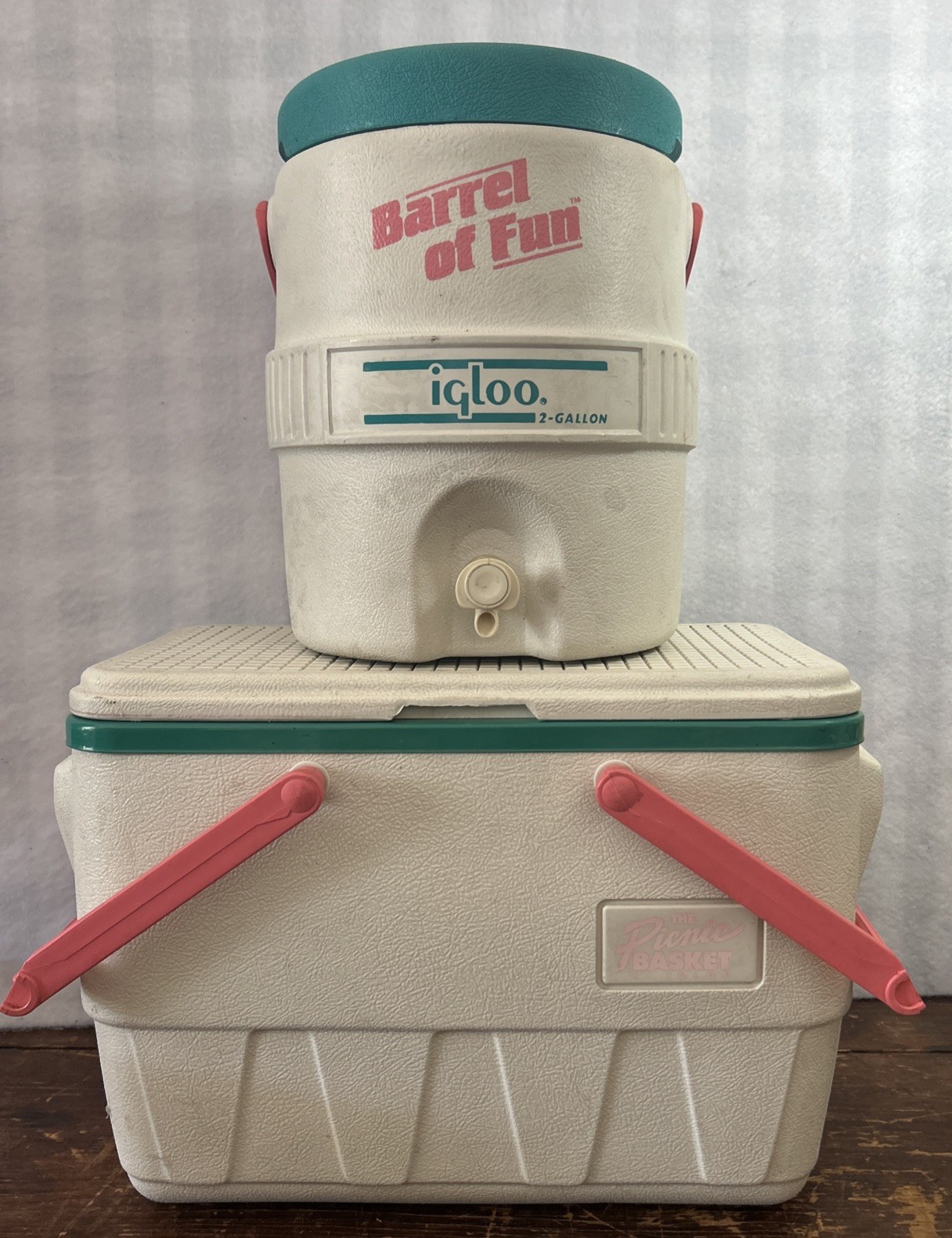 VTG Igloo The Picnic Basket Cooler & Barrel Of Fun Water Jug Pink, Teal, White