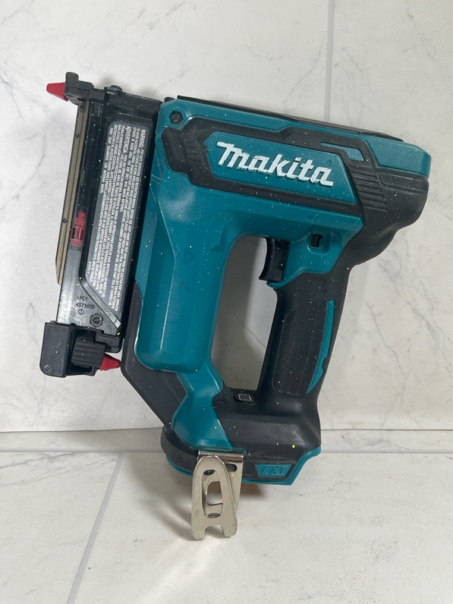Makita XTP02 18V LXT 23-Gauge Cordless Pin Nailer Tool-Only (A1G010323)