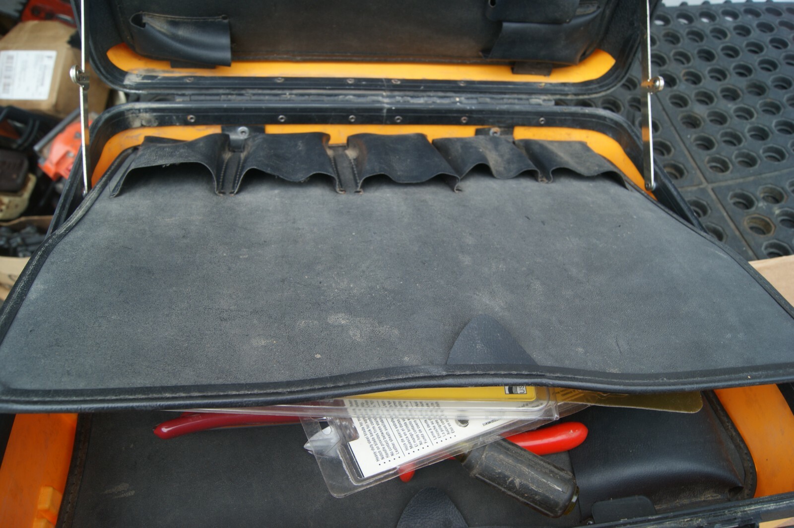 KLEIN TOOLS FOR ELECTRICIAN WITH HARD YELLOW CASE