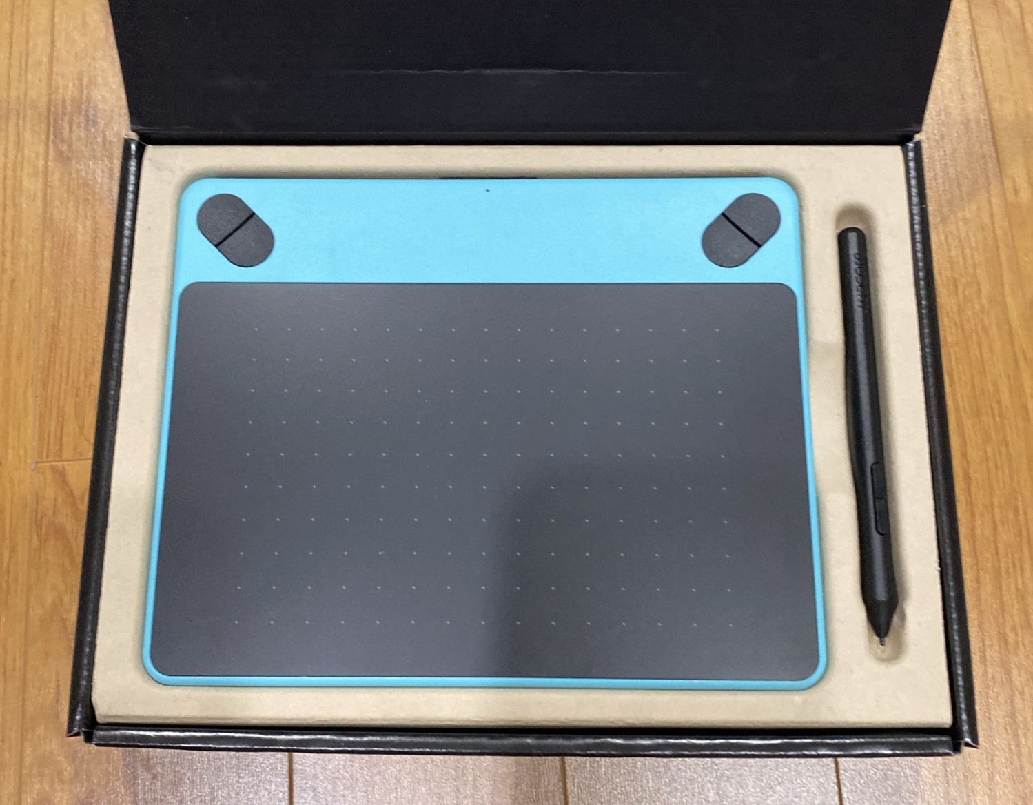Wacom Intuos Drawing Tablet in Box CTL4900B Aqua - Excellent Working