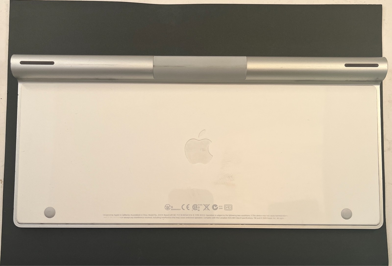 Apple Wireless Bluetooth Keyboard Silver White A1314 Tested Working!