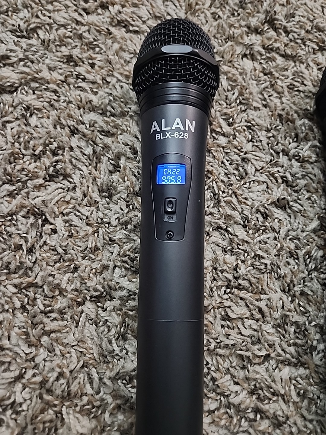 ALAN BLX-628 wireless handheld microphone 22 Channels Great Condition