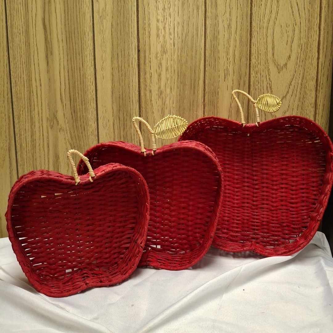 Set of 3 red apple shaped nesting woven baskets Small Medium Large
