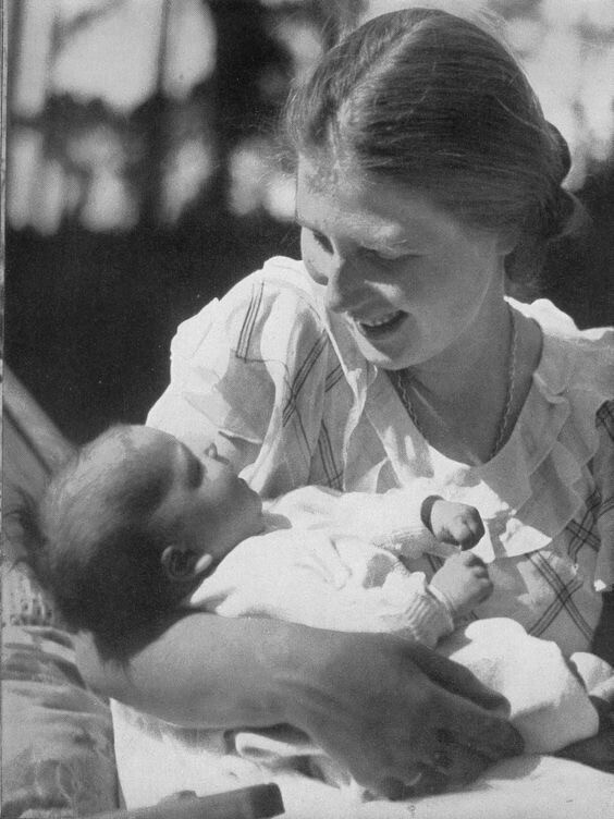 WW2 WWII Photo German Fraulein and Baby World War Two Germany / 2573