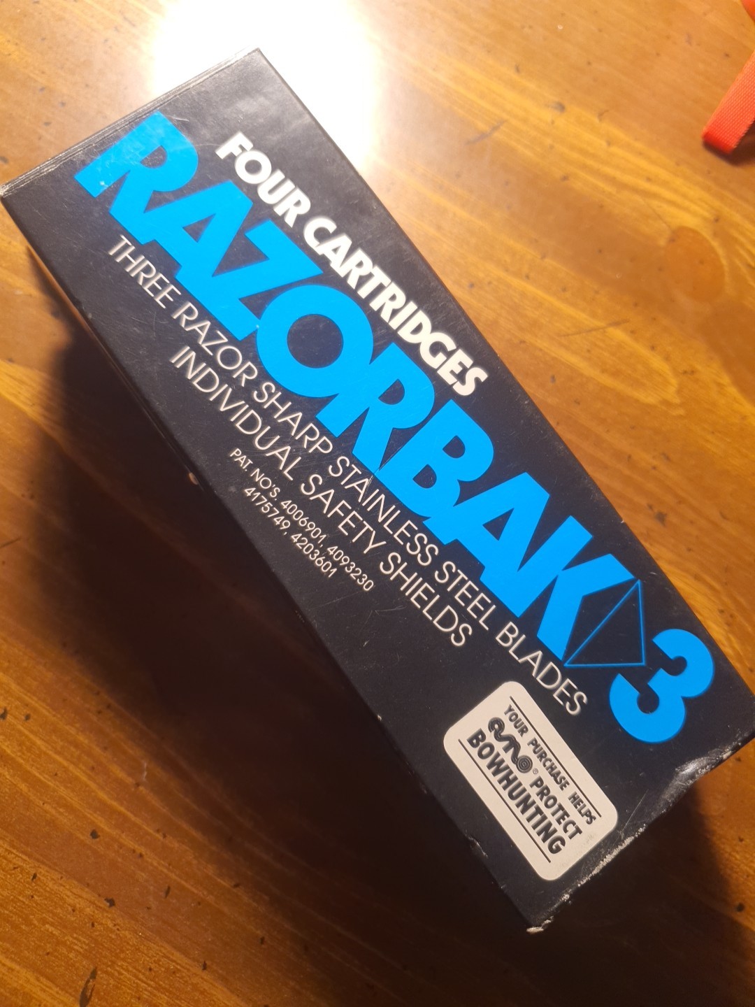 Razorbak 3 Four Catridges Broadheads
