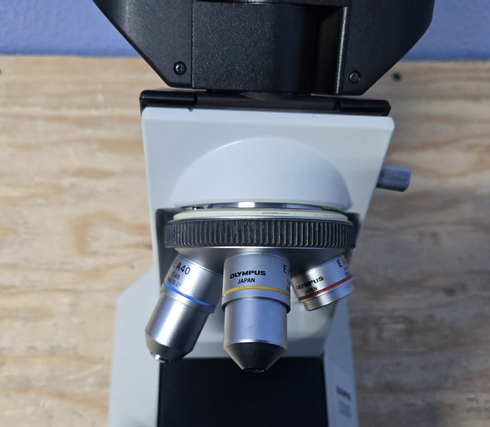 OLYMPUS CH30 CH30RF100 BINOCULAR MICROSCOPE W/OBJECTIVES 4 X 10X 40X (INV02)