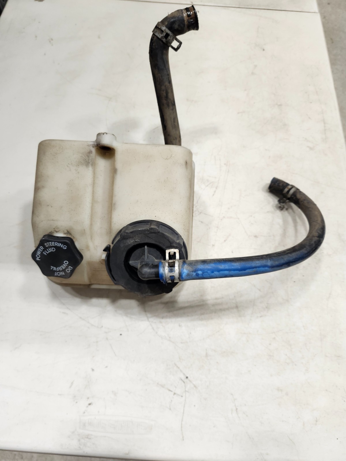 FREIGHTLINER COLUMBIA 120 POWER STEERING RESERVOIR A14-20119-003