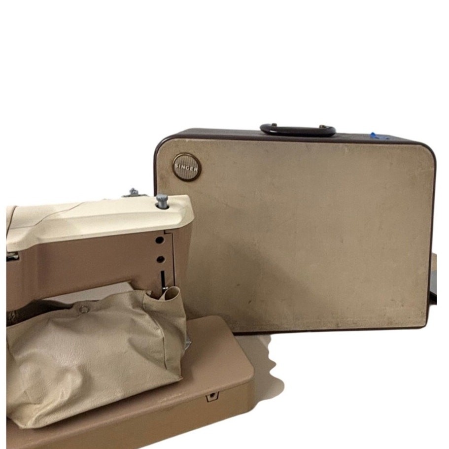 Singer 403A Vintage Sewing Machine w Case