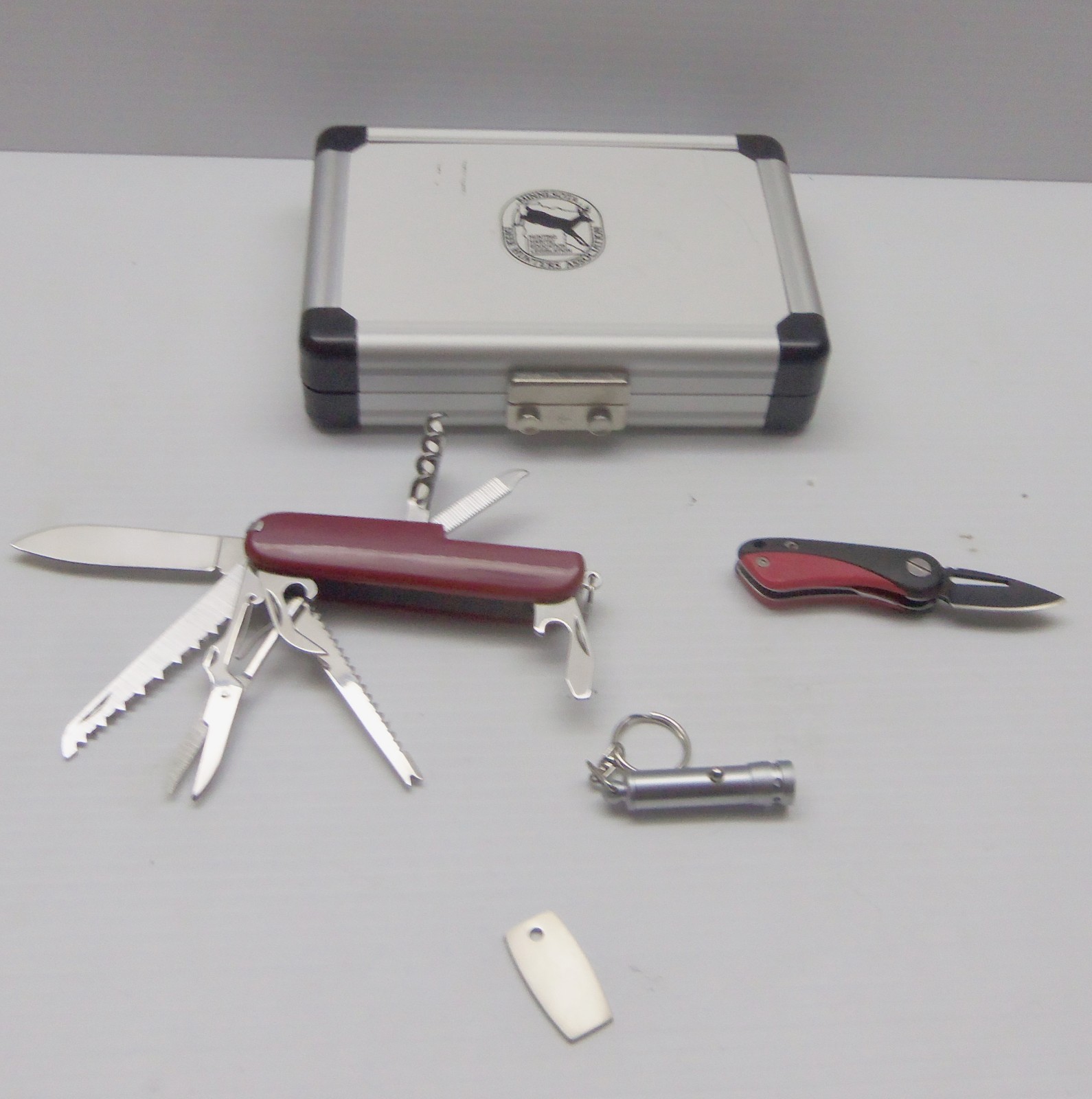 MN Deer Hunters Assn. Multi-Tool - Flashlight & Lock Blade