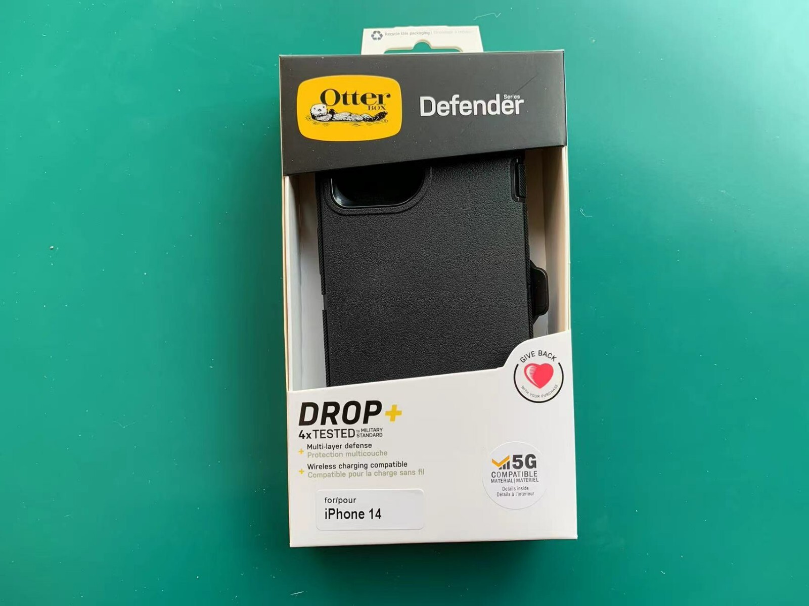 New OtterBox Defender Series Case With Holster for iPhone 14 / 13 (6.1") black