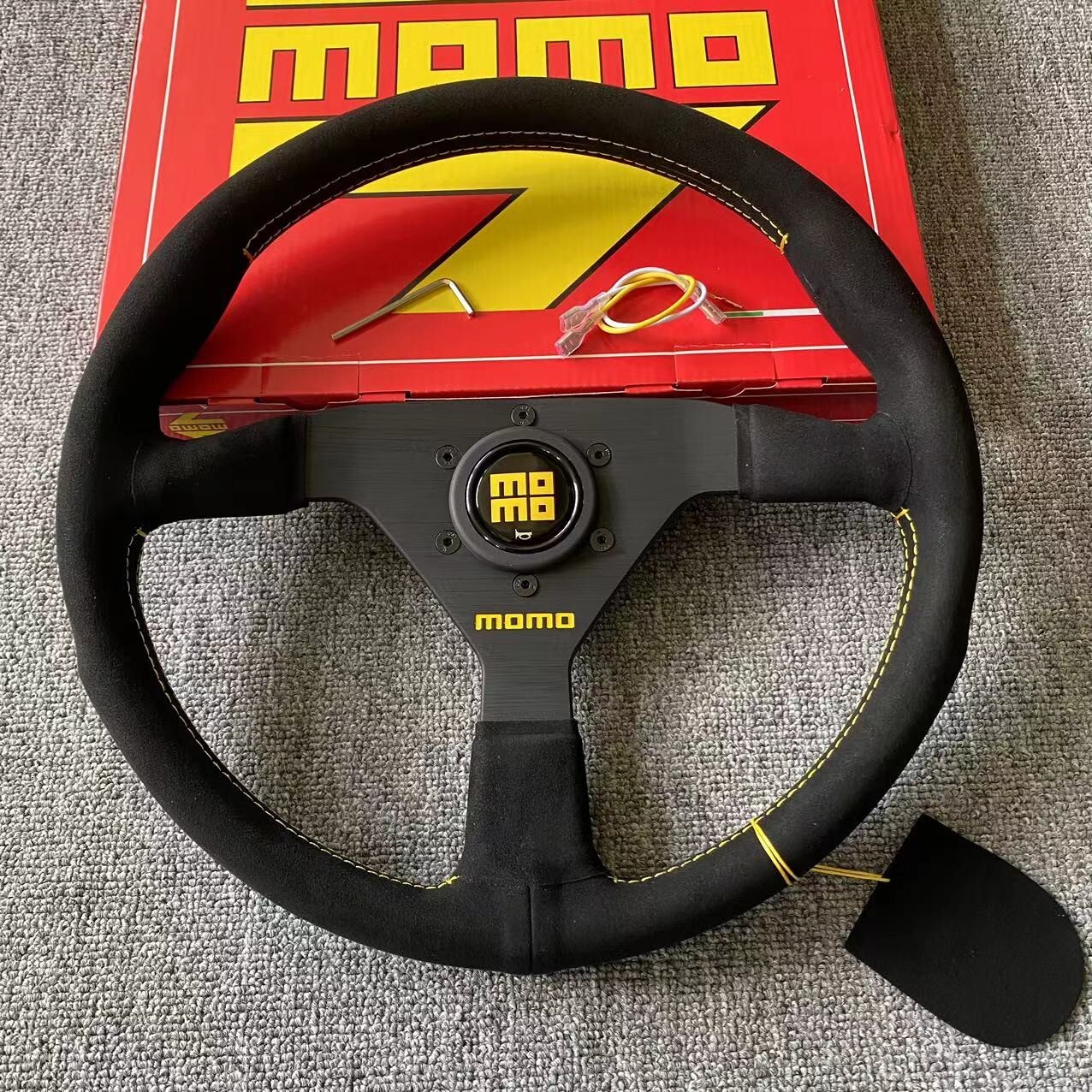 MOMO BLACK EDITION 350mm/14inch MOD07 Flat bracket Suede Steering Wheel