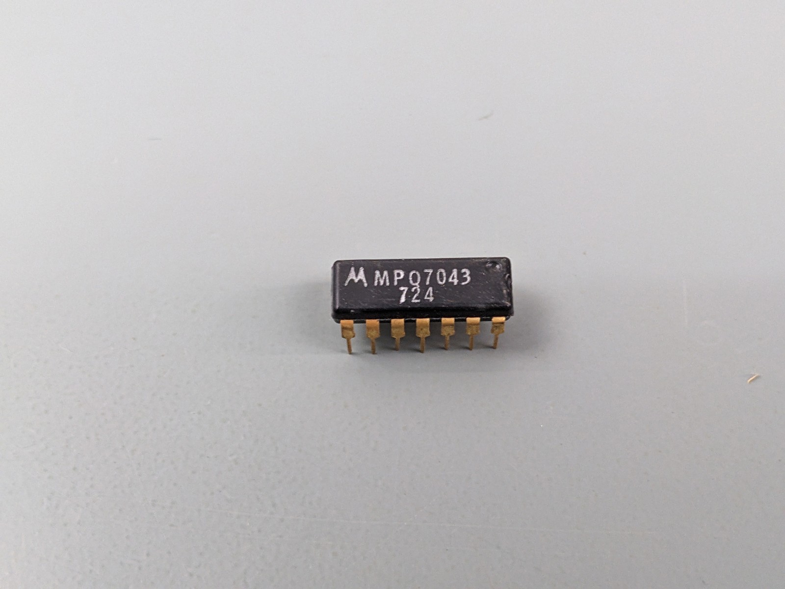 Motorola MPQ7043 Quad NPN Transistor IC (4x MPSA42)