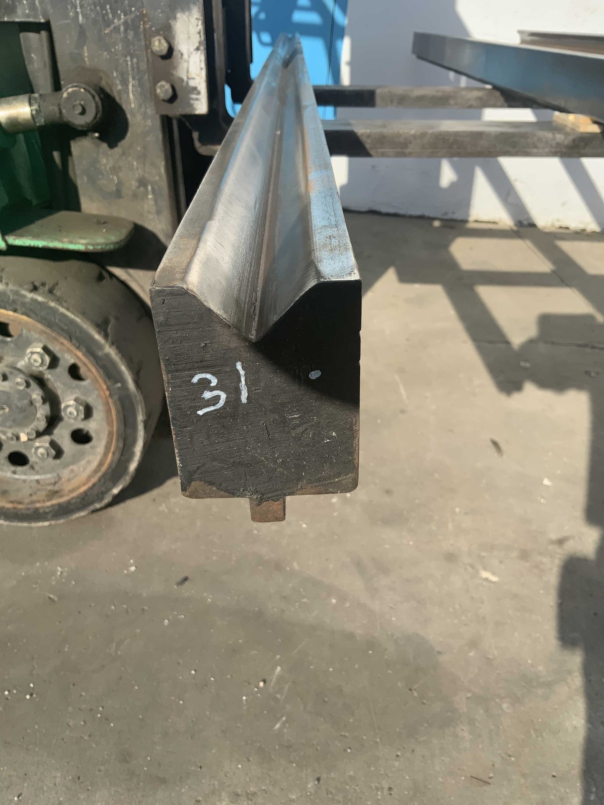 9' x 1-1/2" OPENING FEMALE PRESS BRAKE DIE: STOCK #79410