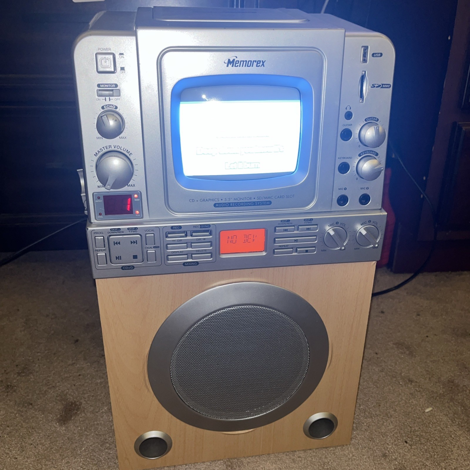 Memorex Karaoke Machine MKS8590 TESTED With 1 Michrophone Video Proof Works !!!!