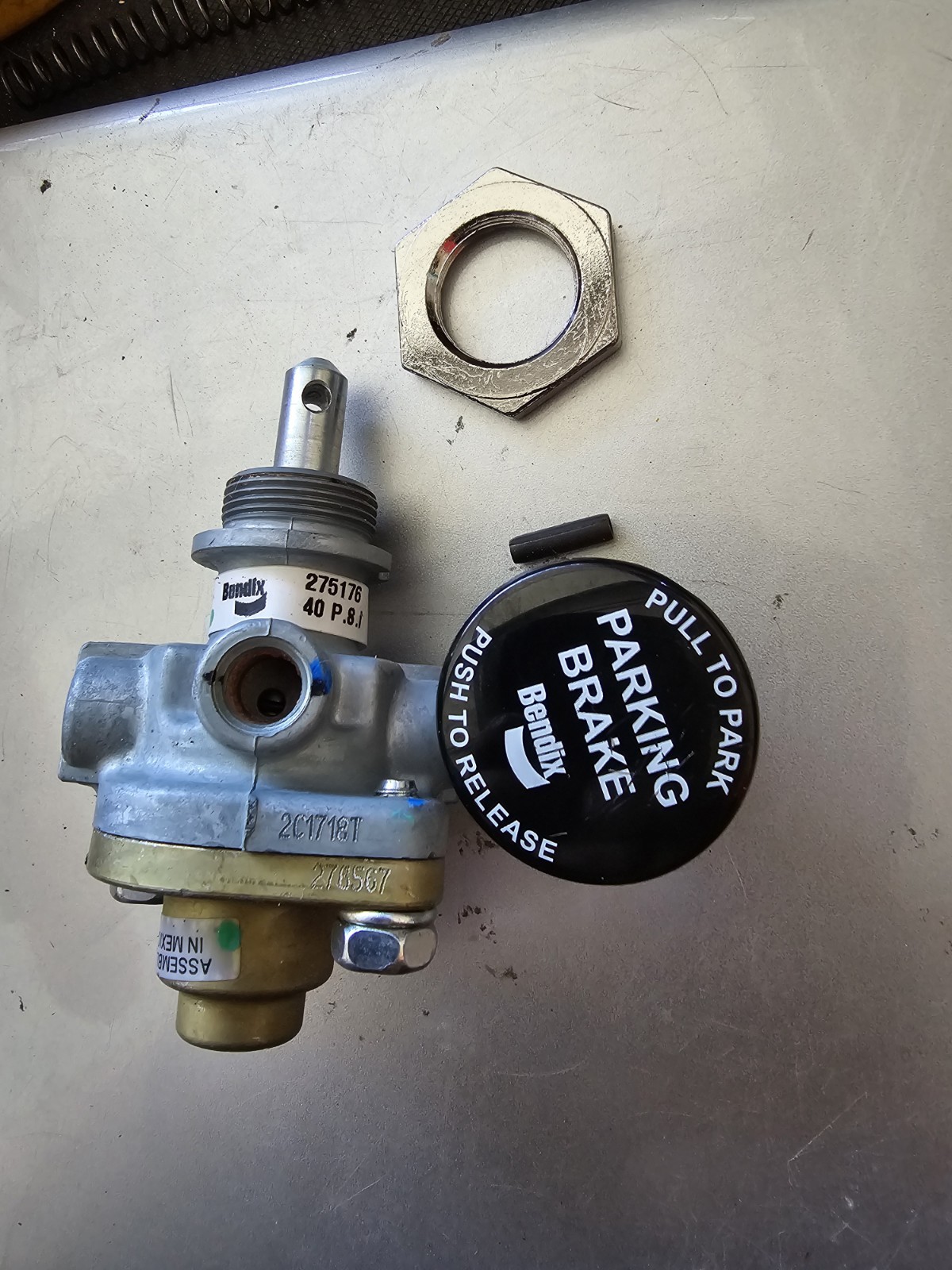 Bendix 275176  Push Pull Control Valve New Push Pull Style Parking Brake 40 PSI