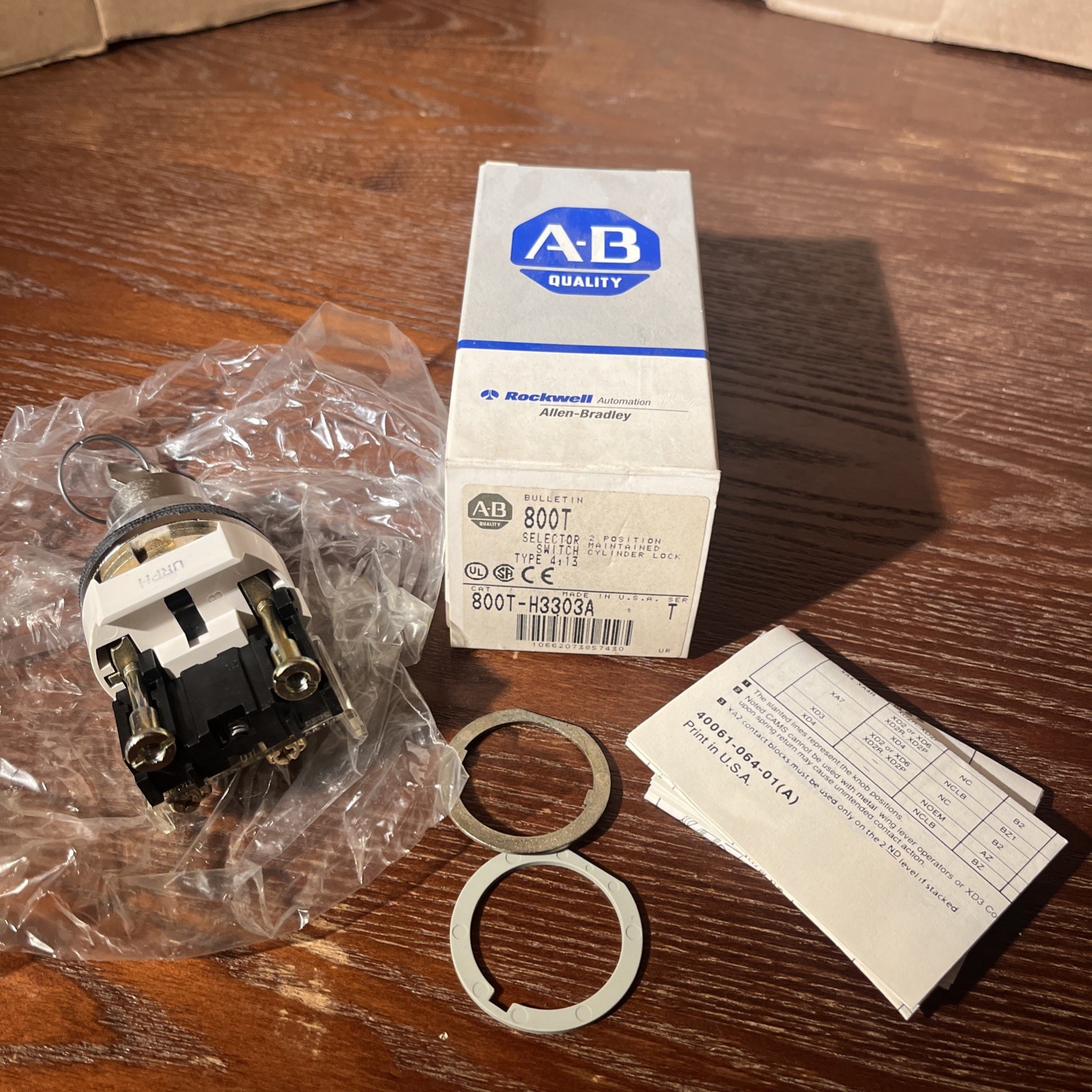 NEW ALLEN-BRADLEY 800T-H3303A SER T 2-POSITION KEYED CYLINDER LOCK