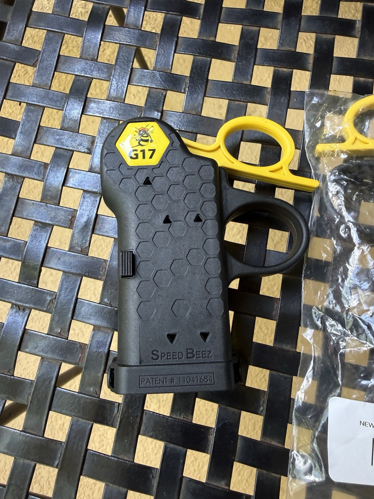 NEW Speed Beez speed loader 9mm Mags 17-18-19