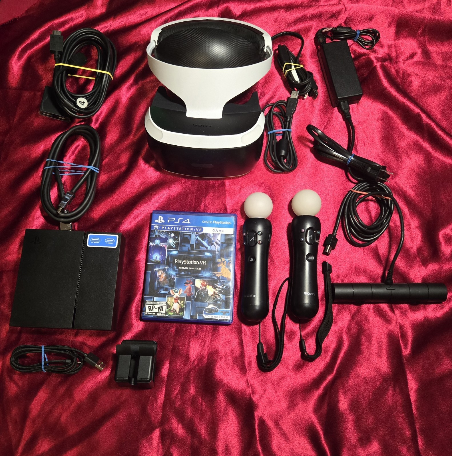Sony PlayStation VR Headset Bundle – PS4, Processor Unit, 2 Move Controllers