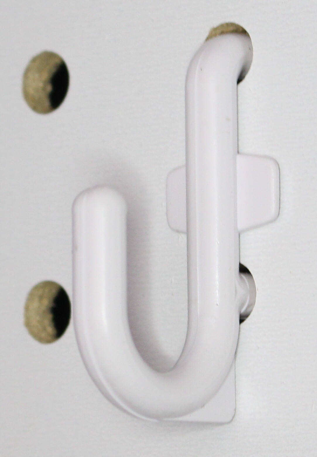 White J-Style Peg Board Plastic Locking Hooks Kit -25 pack PEGBOARD NOT INCLUDED