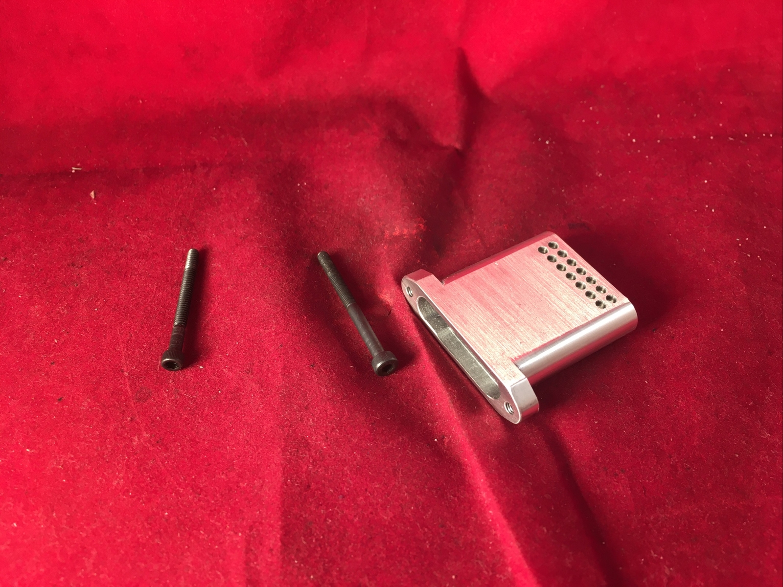 K&B 61 T-MUFFLER PRESSURE TAP ADDED 3MM SCREWS NIP