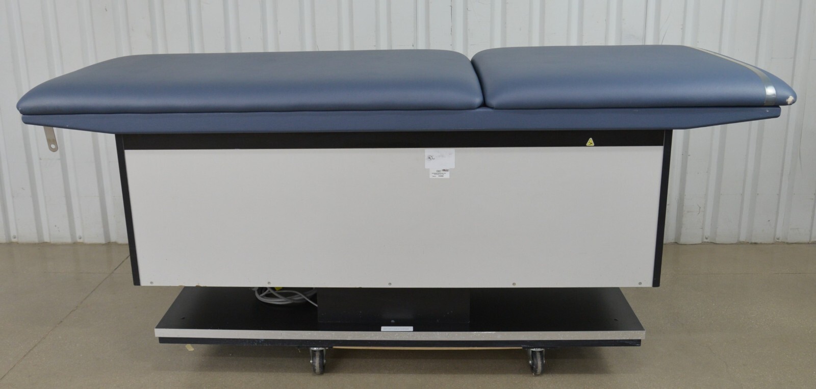 Hausmann Industries 4746 Powermatic 27"x76" Treatment Table