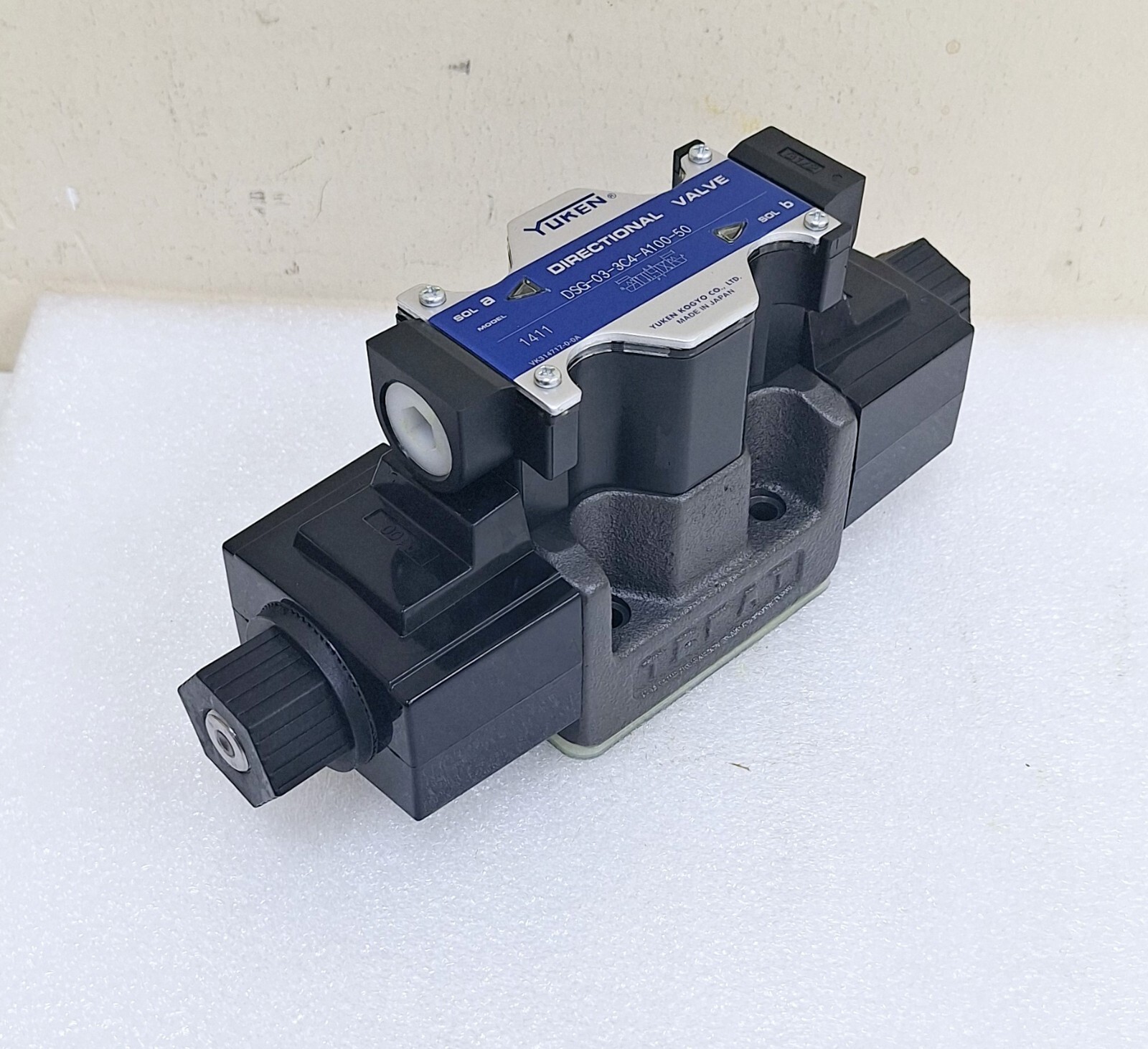 Yuken DSG-03-3C4-A100-50 Directional Valve