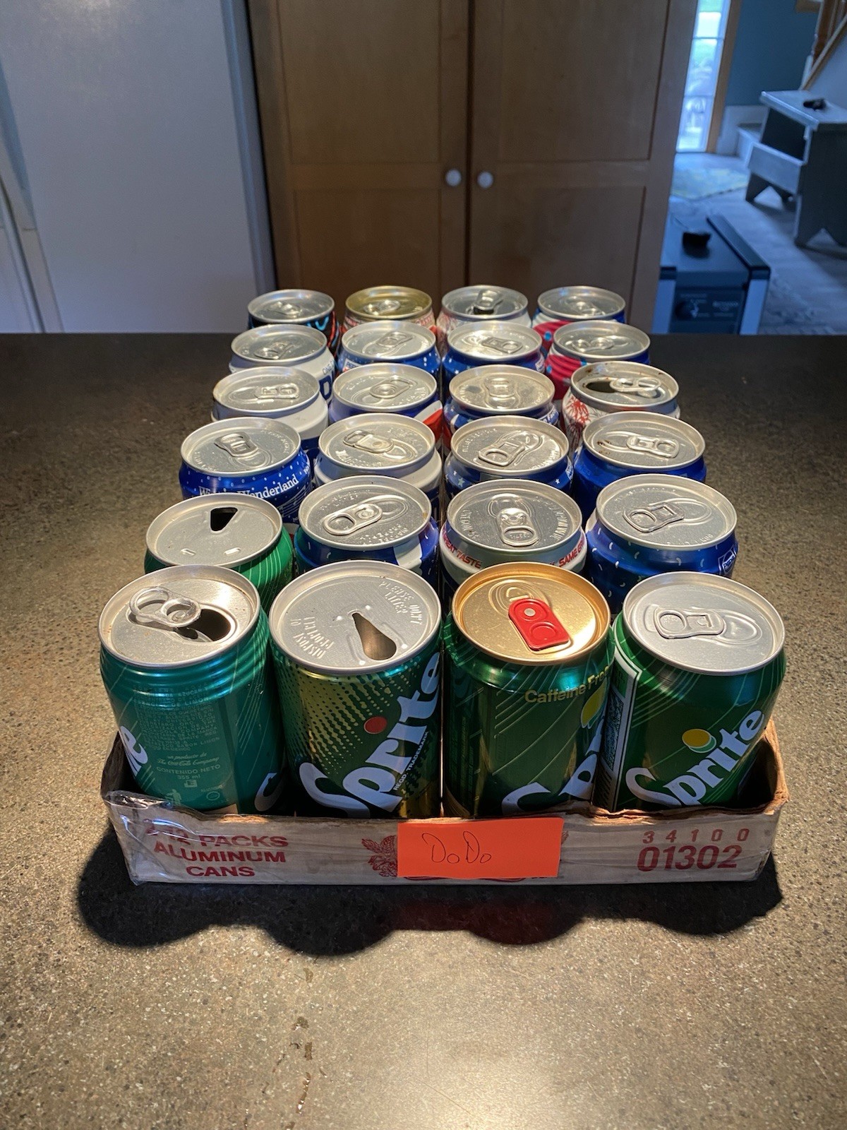 OLD SODA 🥤 CAN LOT OF See Pictures DENTS,HOLES, RUST ECT….. Lot Dodo 2 sold