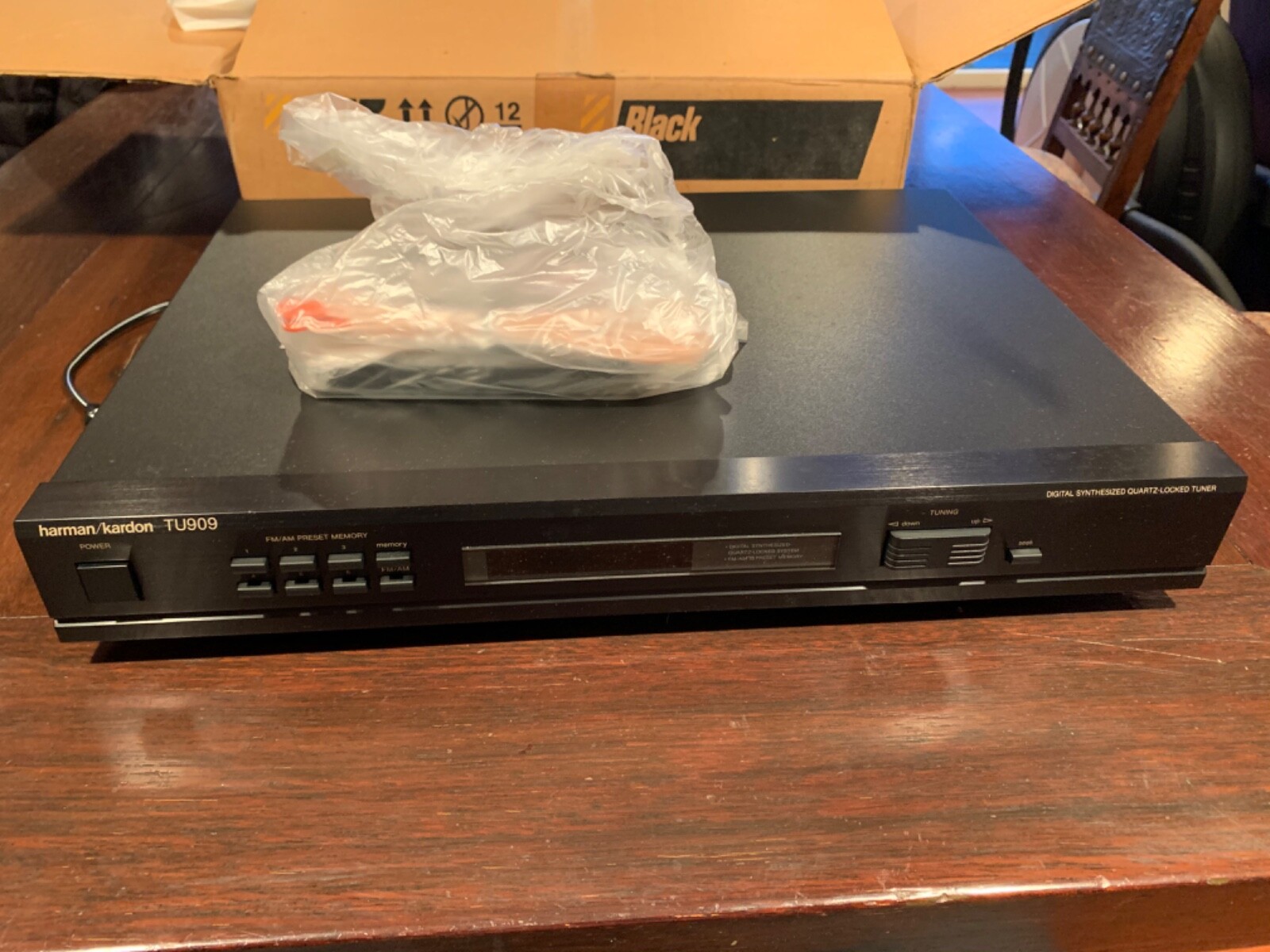 New! Black harman kardon tuner TU909