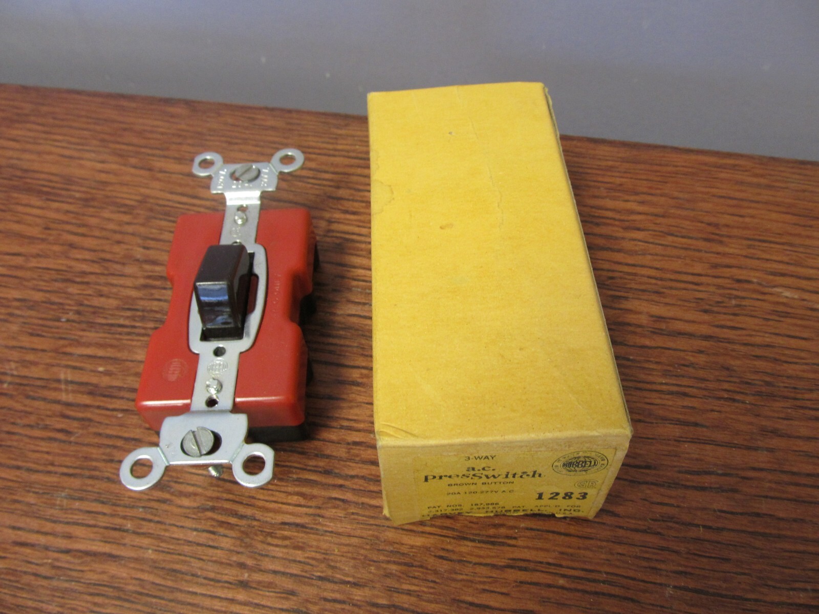 *NOS* Hubbell 1283 Wall Switch 3-Way 120-277V 20A, BROWN button PresSwitch