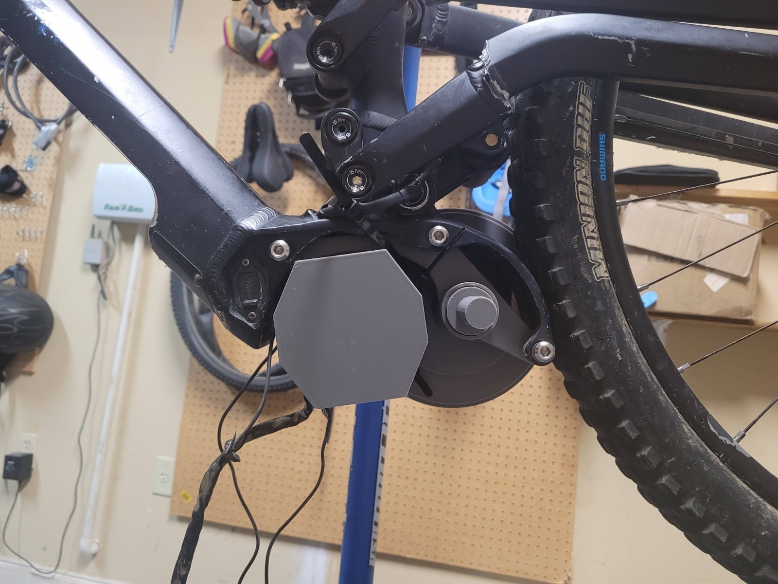 Shimano EP8/EP6/E7000/E8000 to standard crankset adapter WITH bash guard