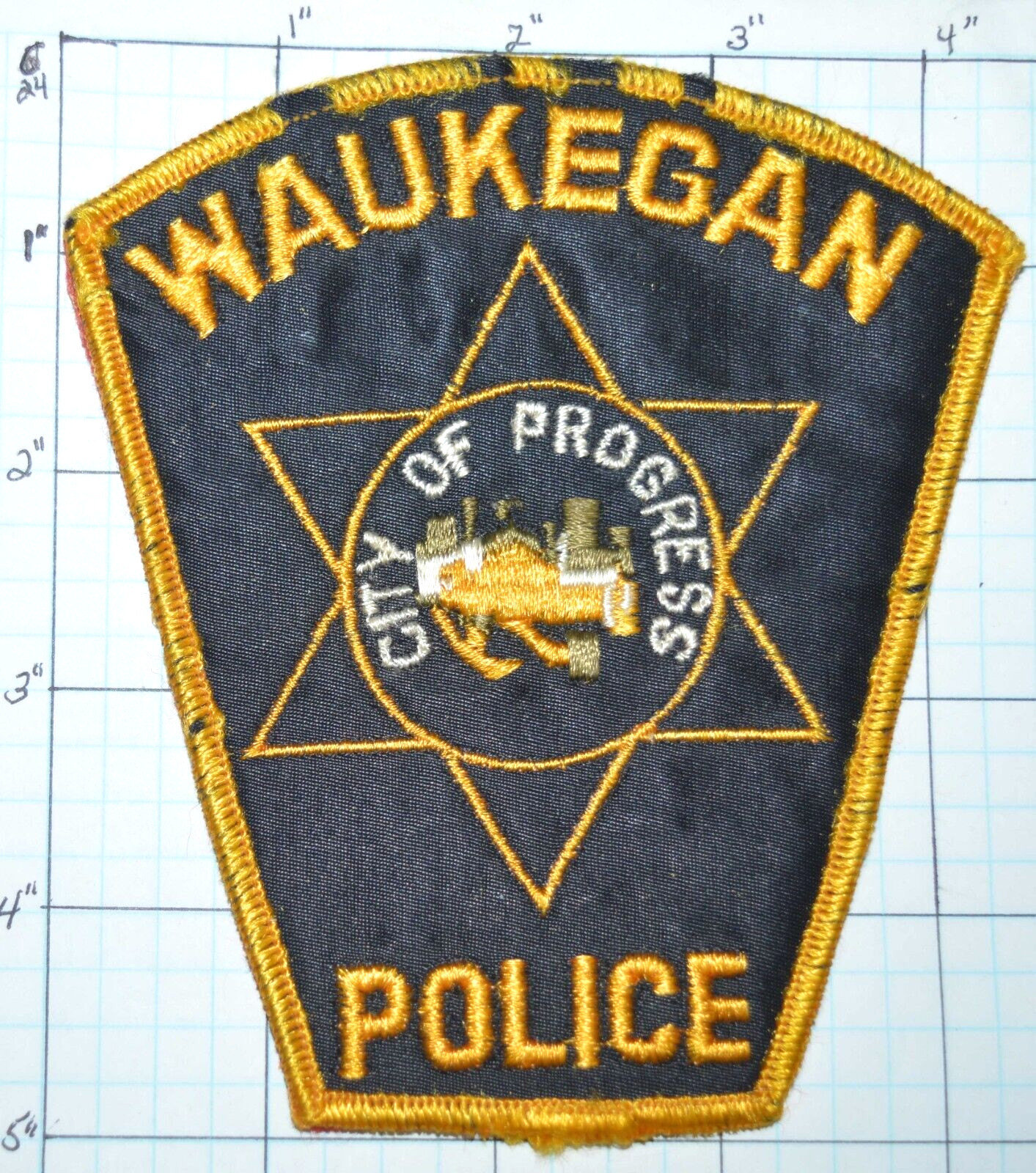 ILLINOIS, WAUKEGAN POLICE DEPT VINTAGE RAYON PATCH