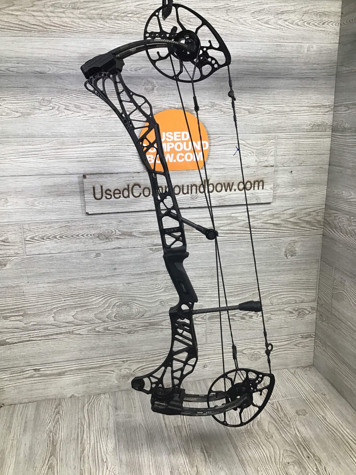 Used Mathews Lift X 29.5 Right Hand Black riser/Kuiu Verde limbs Bow 29.5"/70#