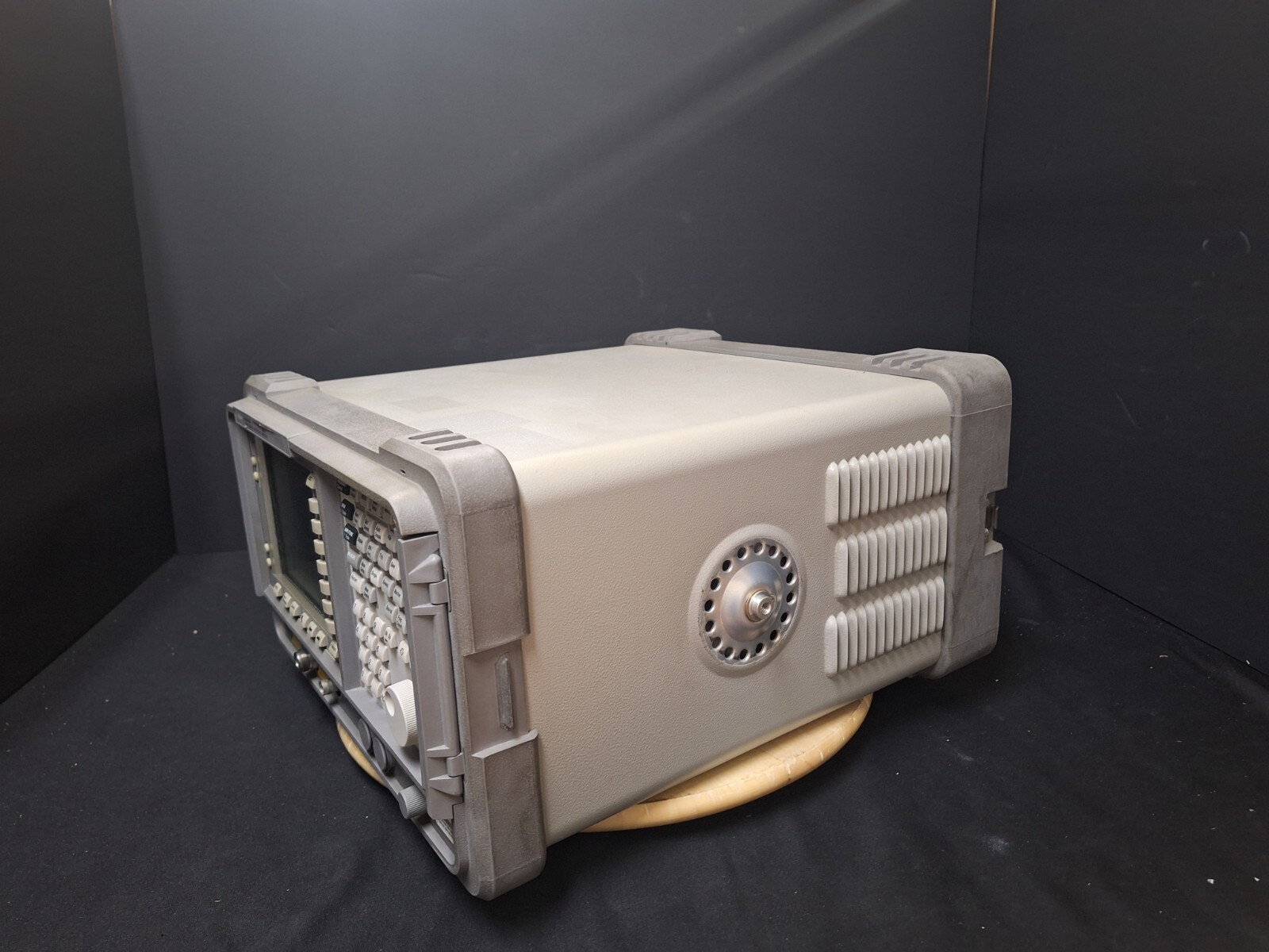 Agilent E4404B : Spectrum Analyzer w/Opt. 1DS 1DR 1D6 B72 1D5 BAC 231... (2404)