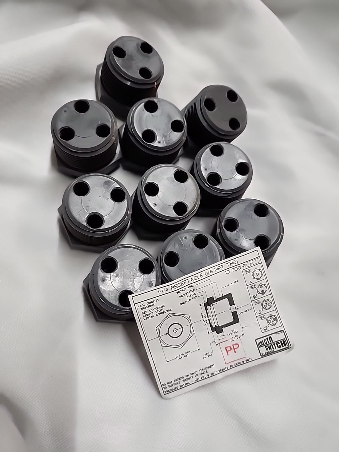 10 Pcs. COMPAC ENGINEERING 10-793-R3 Float Switch Housing NEW 3 Hole 1¼" NPT