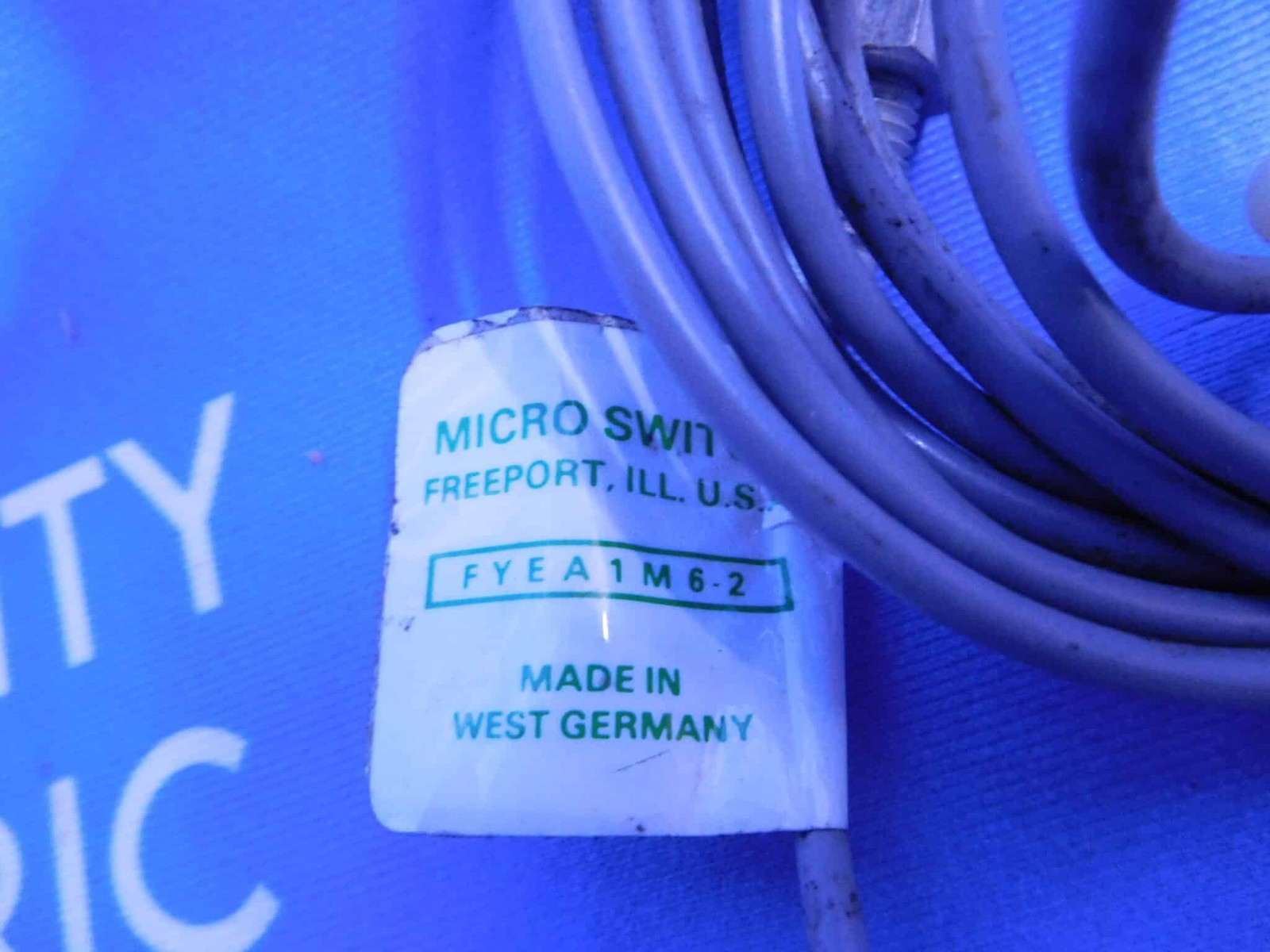 MICRO SWITCH FYEA1M6-2 9.6-30VDC BRN BLK MAX LOAD 100mA BLU