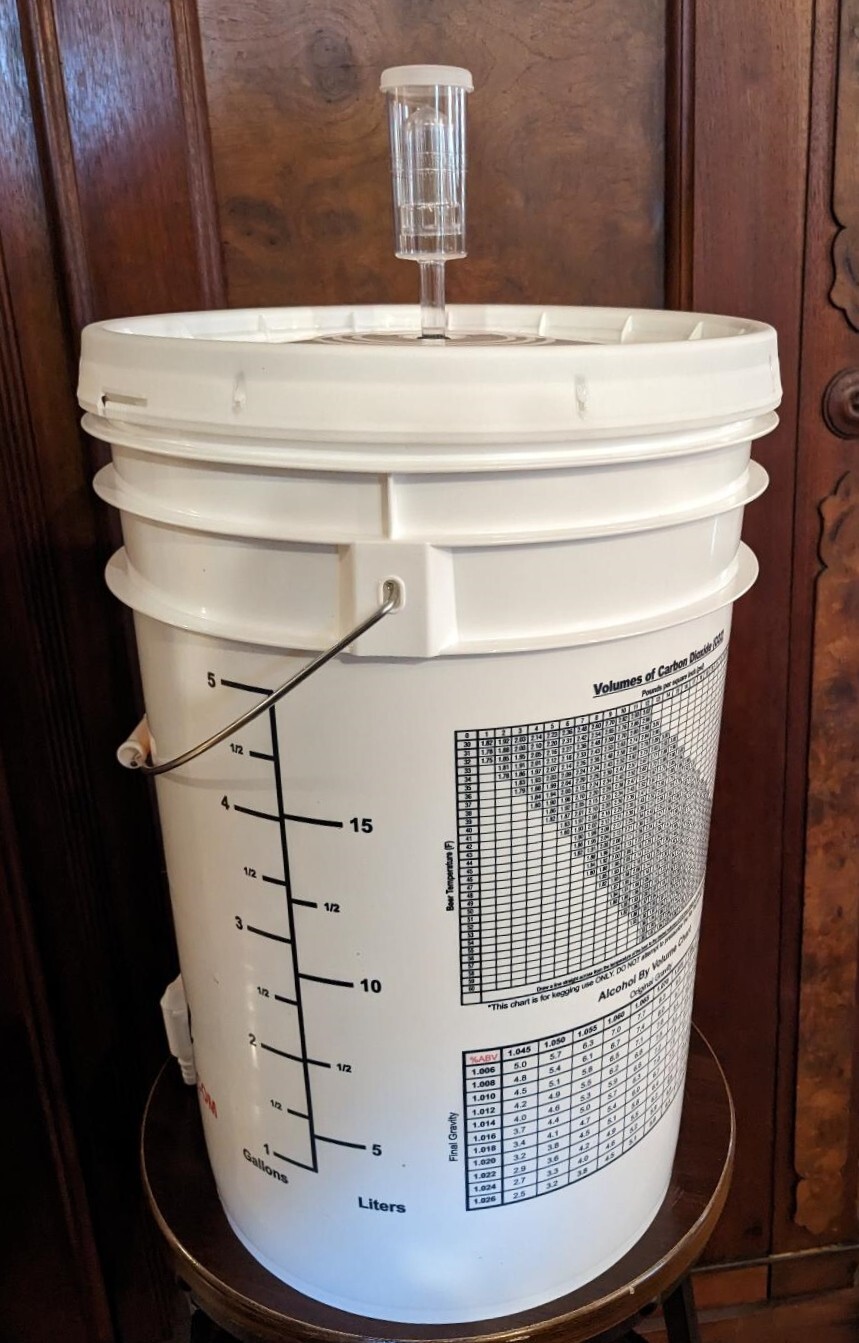 BUCKET 6.5 GALLON PRIMARY FERMENTER w/ LID+AIRLOCK HOME BREWING BEER WINE KIT