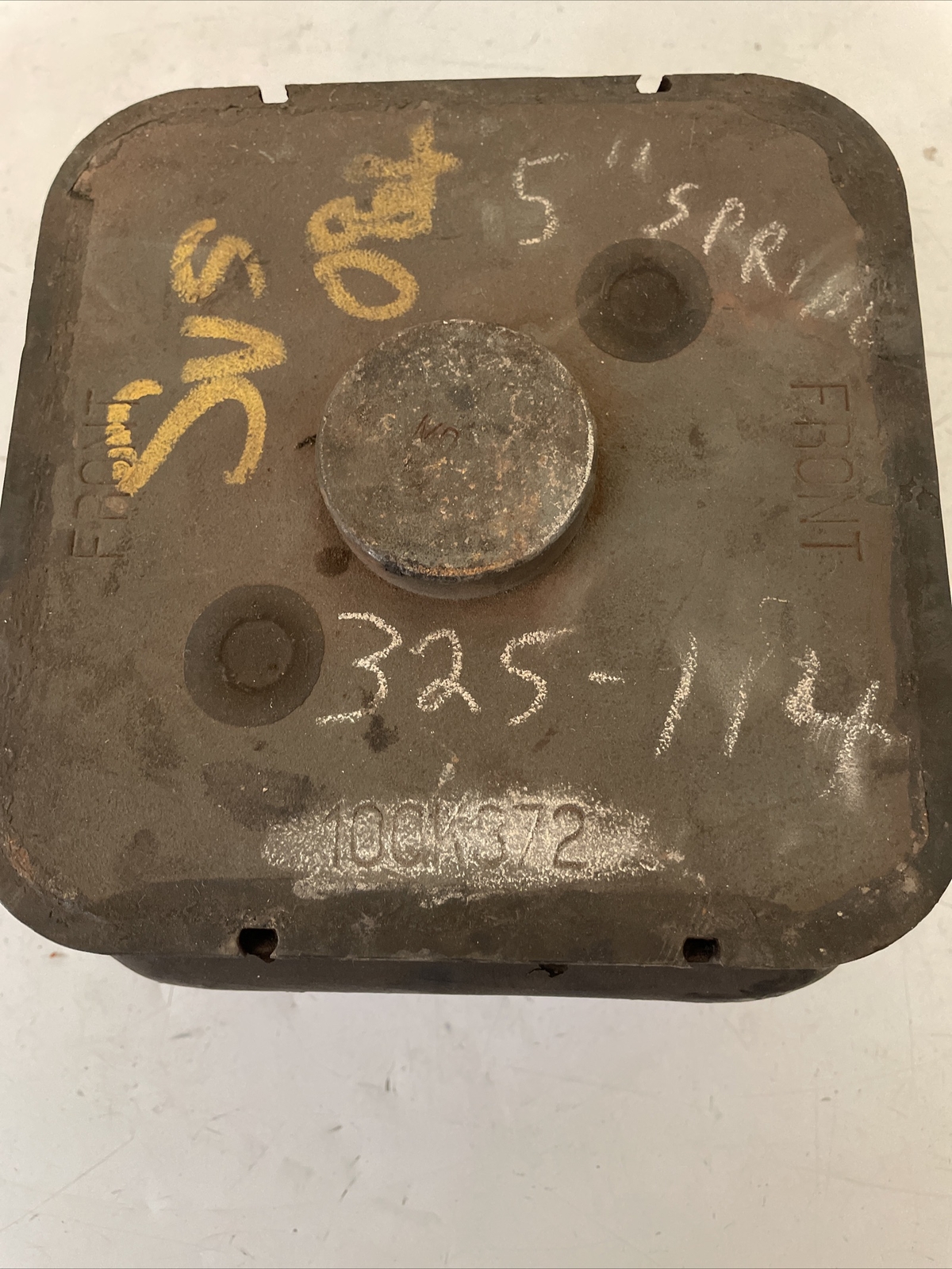 GENUINE MACK LOWER INSULATOR 10QK372 NEW