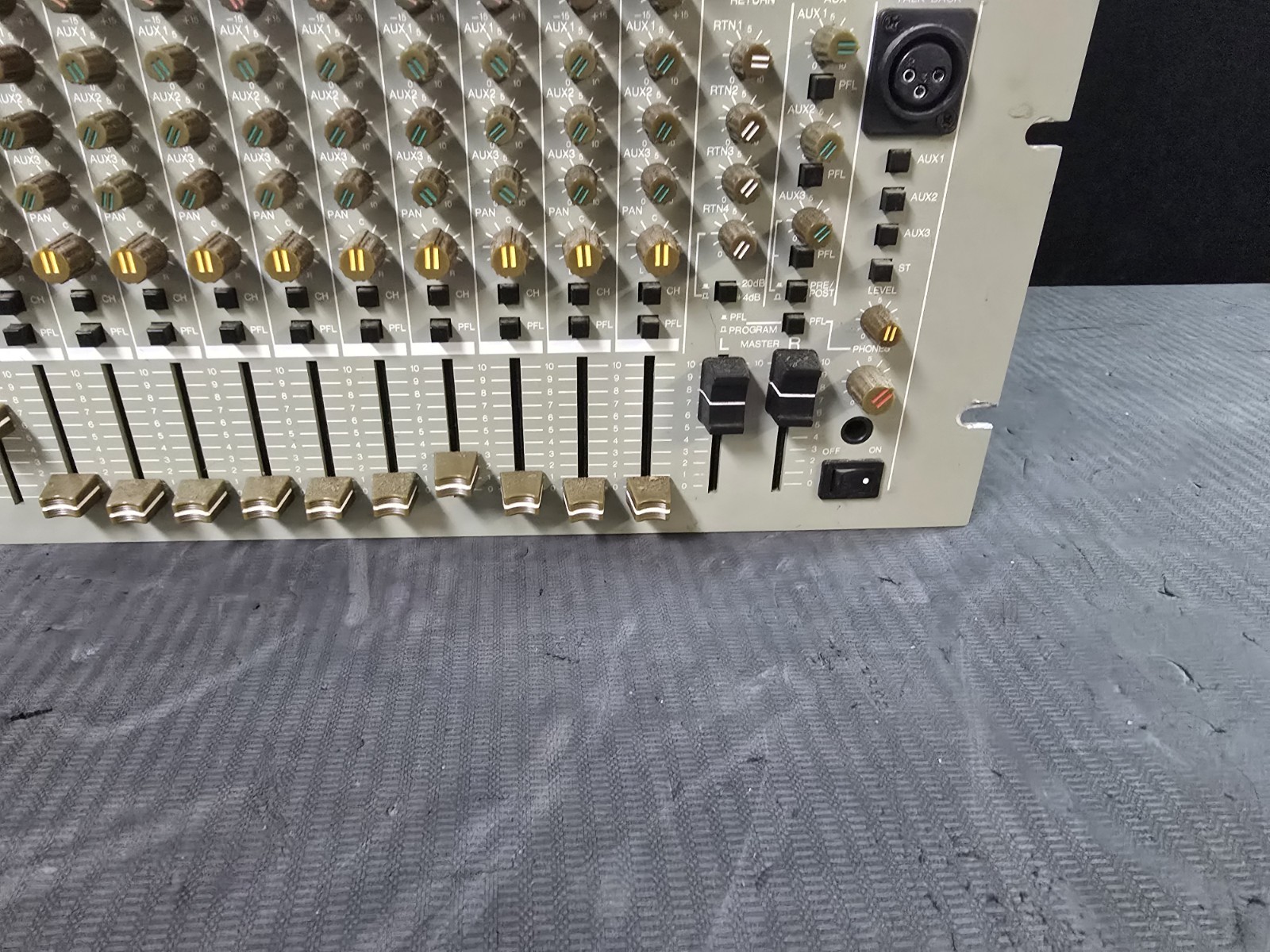 PHONIC PMX1600 16 CHANNEL Rack-Audio-Mixer Tested Working