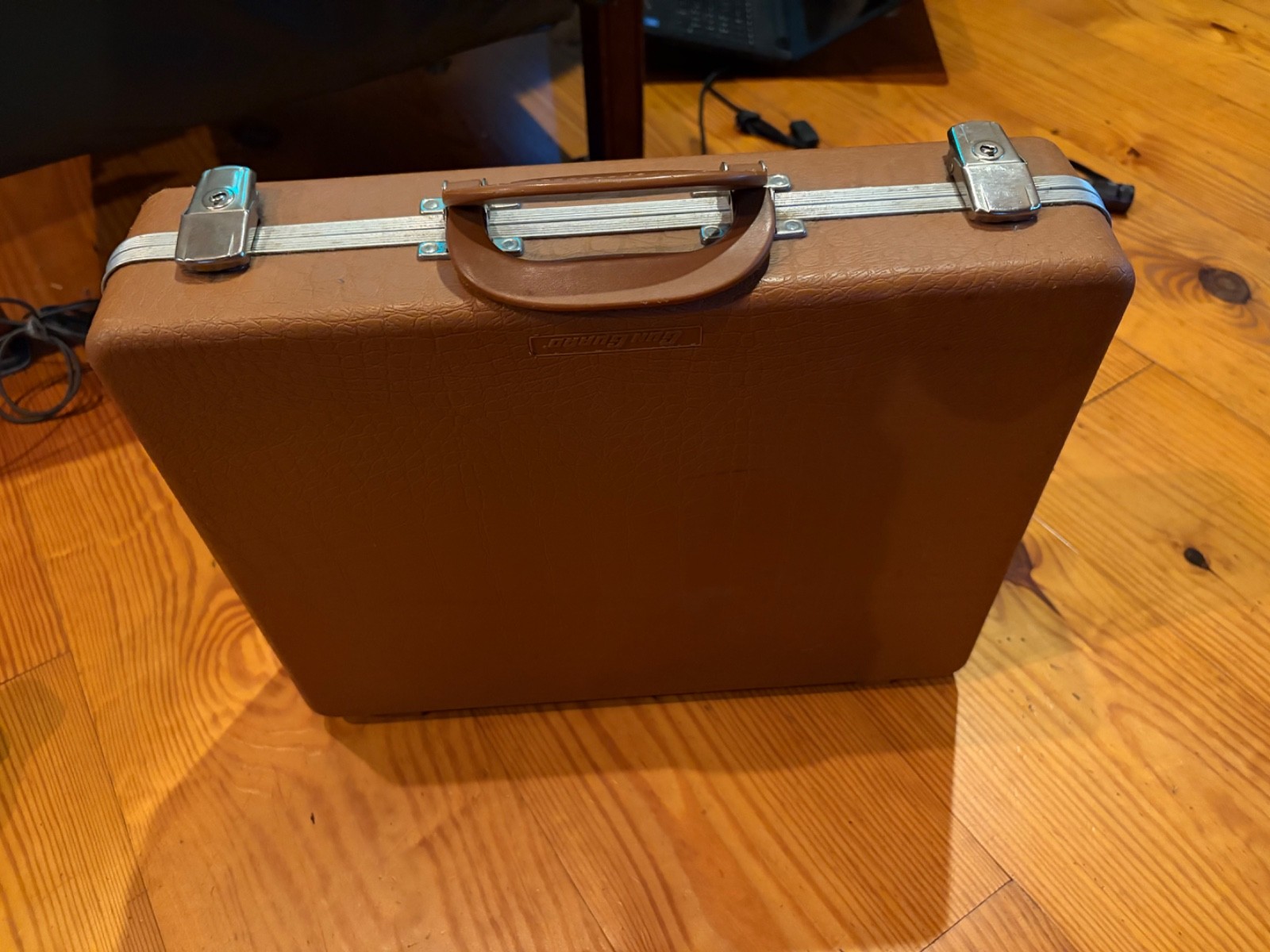 Gun Guard Hard Case Light Brown Faux Leather VINTAGE - 2 keys