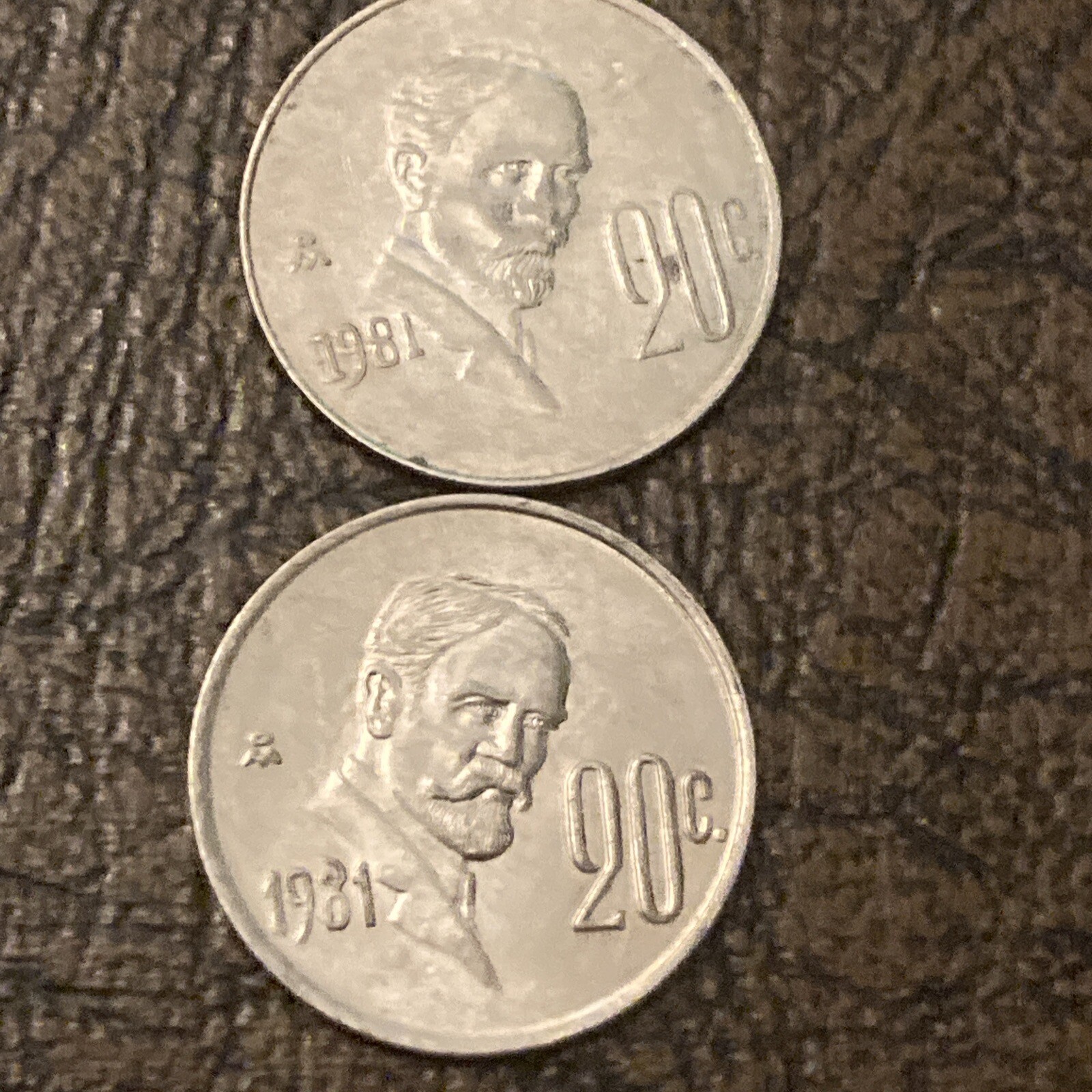 1981 Mexico 20 Centavos two types with the 8 open and closed