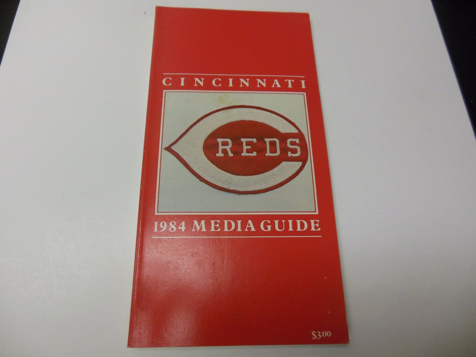 1984 OFFICIAL CINCINNATI REDS BASEBALL MEDIA GUIDE MLB BASEBALL RARE GOOD CONDIT
