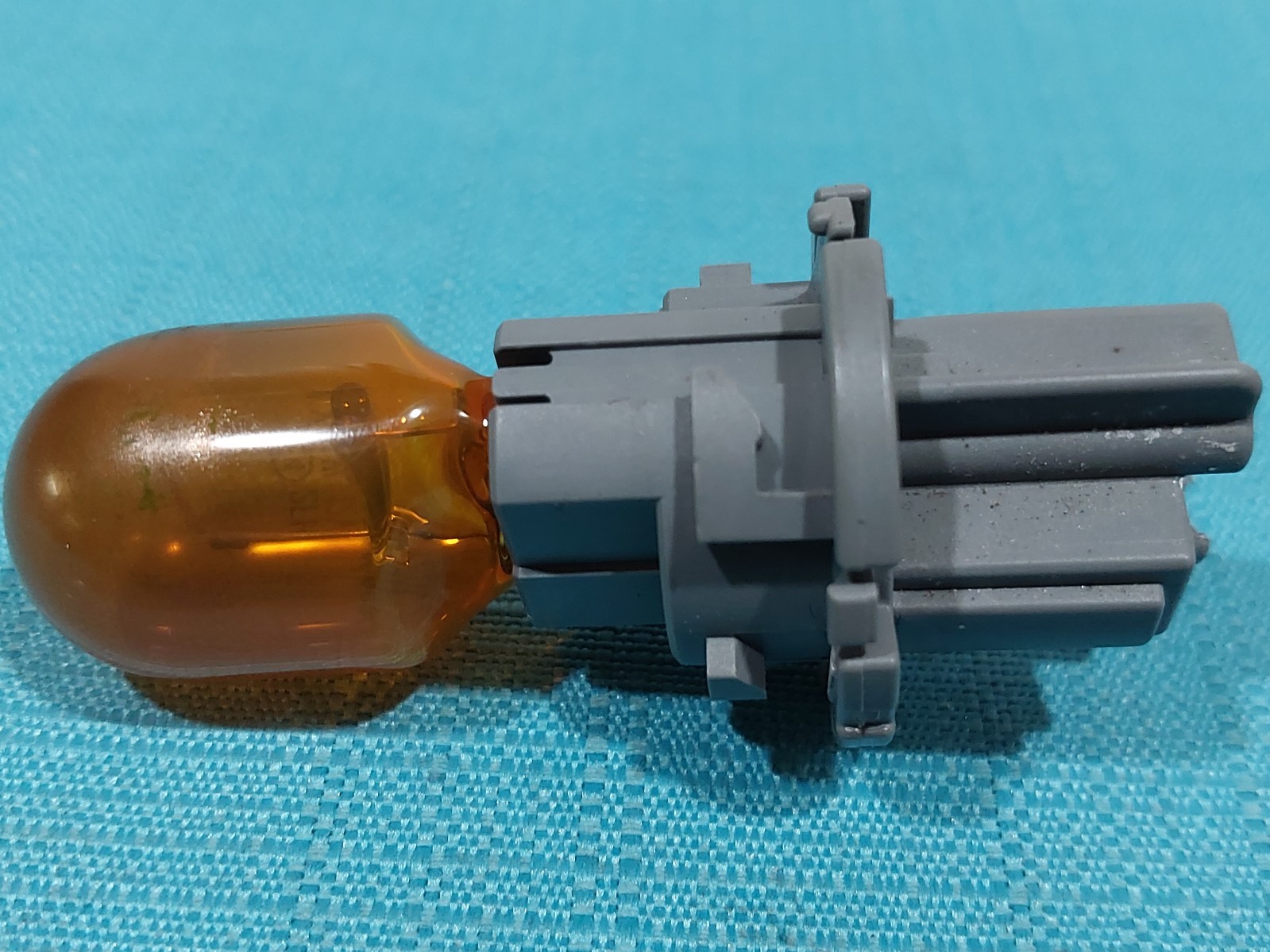 2006 2007 Toyota Highlander LED Tail Light Taillight Socket & Bulb (Amber)