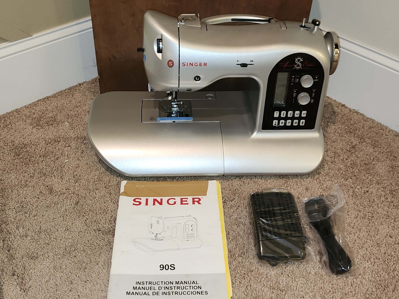 SINGER 90S Special Edition Computerized Portable Sewing Machine w/ LCD Screen