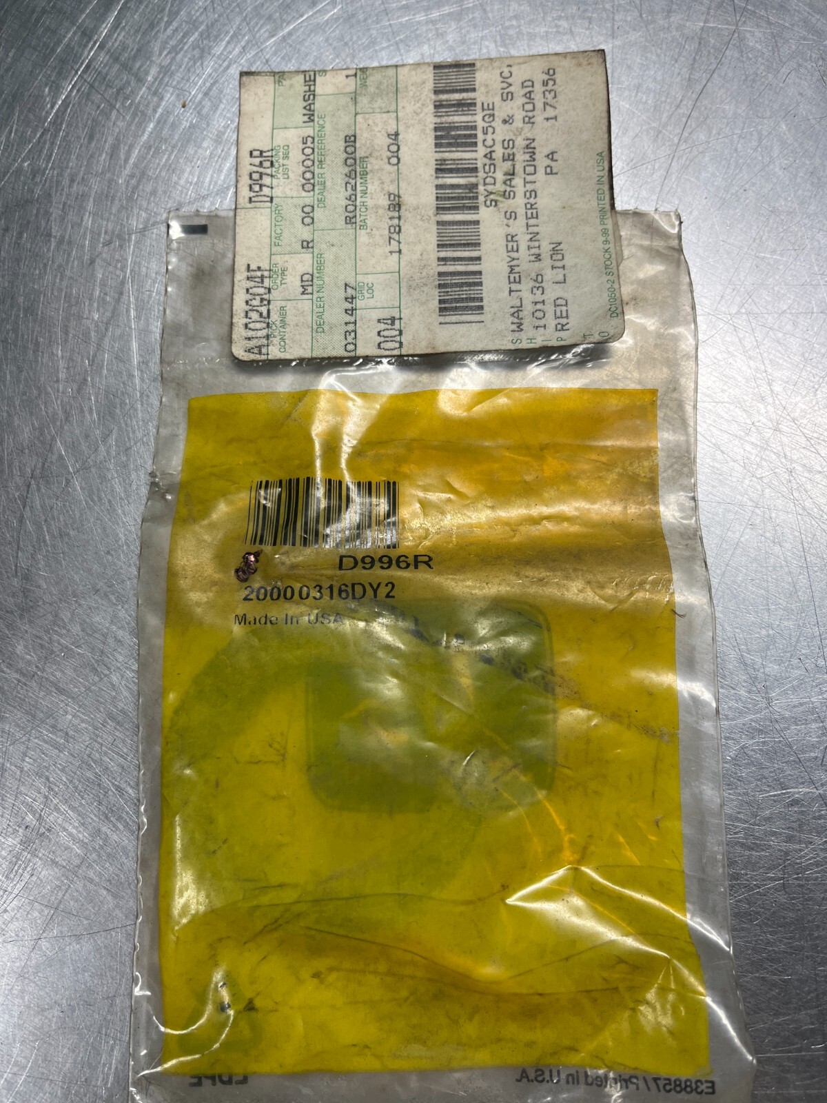 D996R  GENUINE OEM  John Deere   Felt WASHER