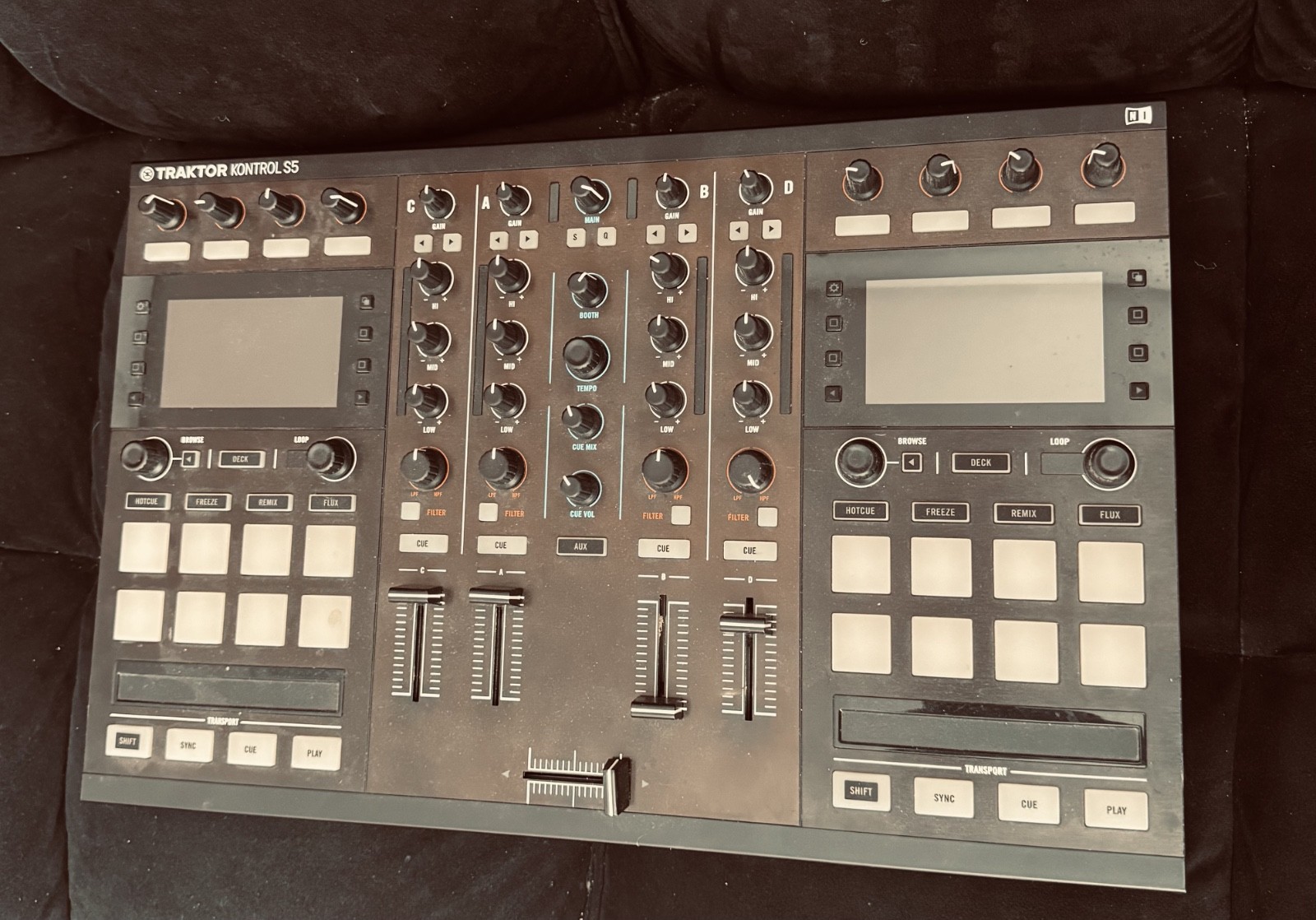 Traktor Kontrol S5 DJ Controller