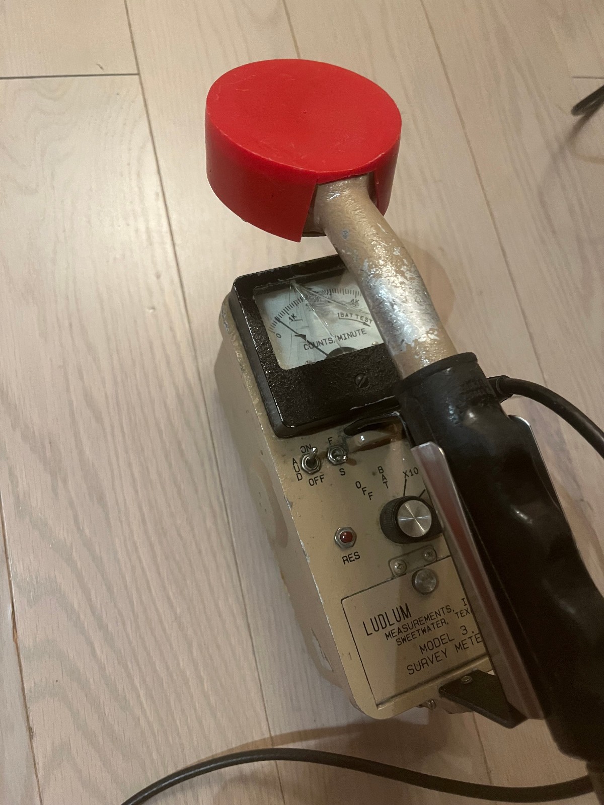 Ludlum 3 survey meter geiger counter radiometer 44-9  probe warranty glk