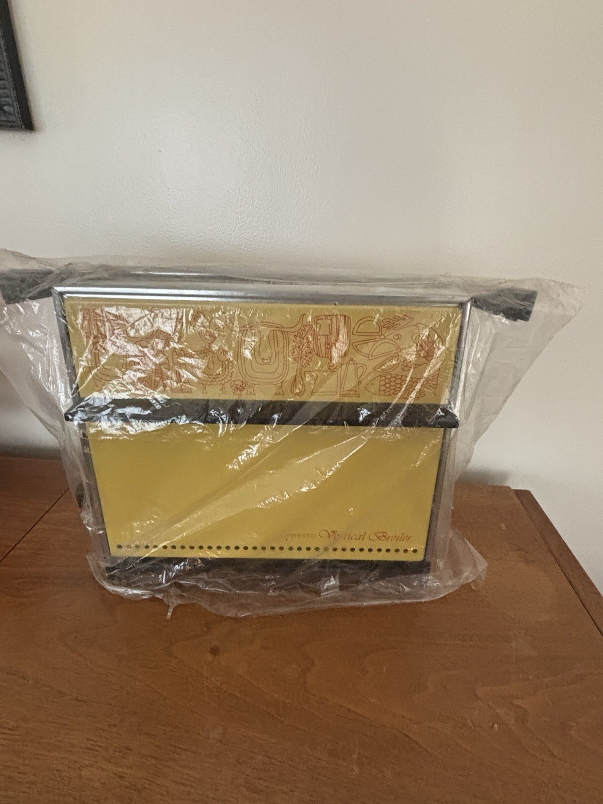 NOS Vintage 70’s Presto Harvest Yellow Vertical Meat Broiler NWOB model PT23A