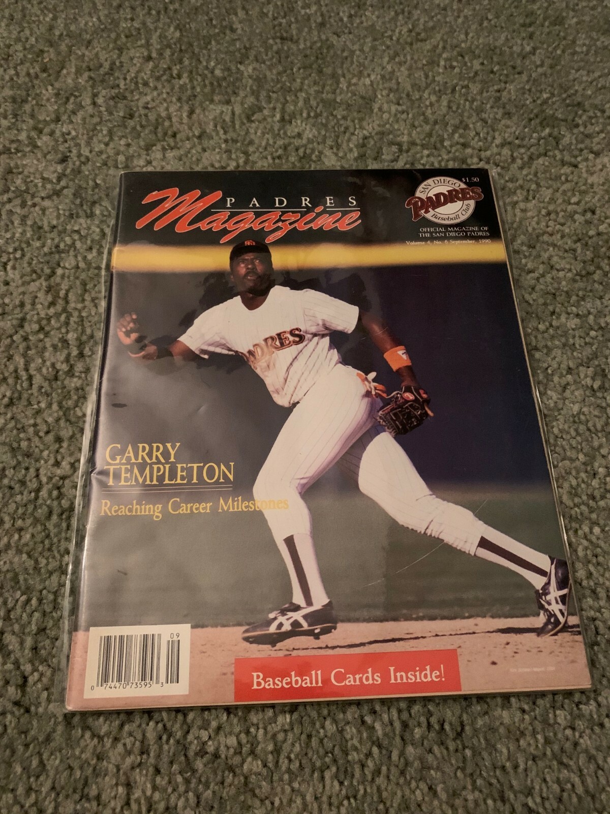 1990 San Diego Padres v Atlanta Braves Baseball Program with Baseball Cards
