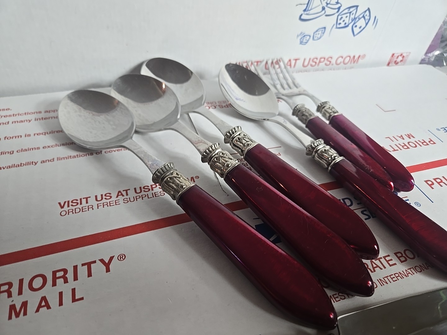 Wallace 18/10 Stainless Flatware 11 Pieces, St Moritz Pearlized Red-Pink